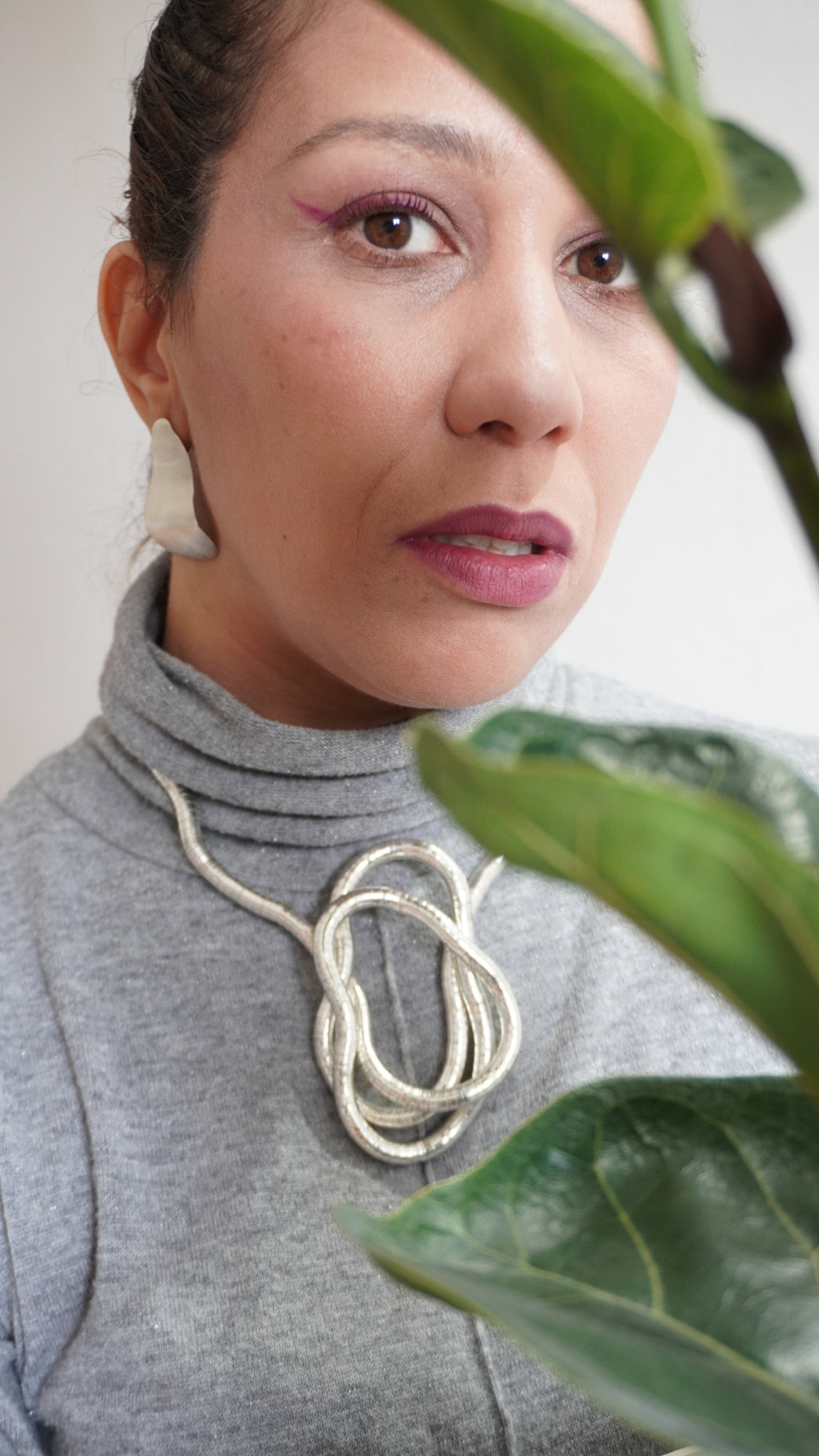 Brinco de prata onda orgânico