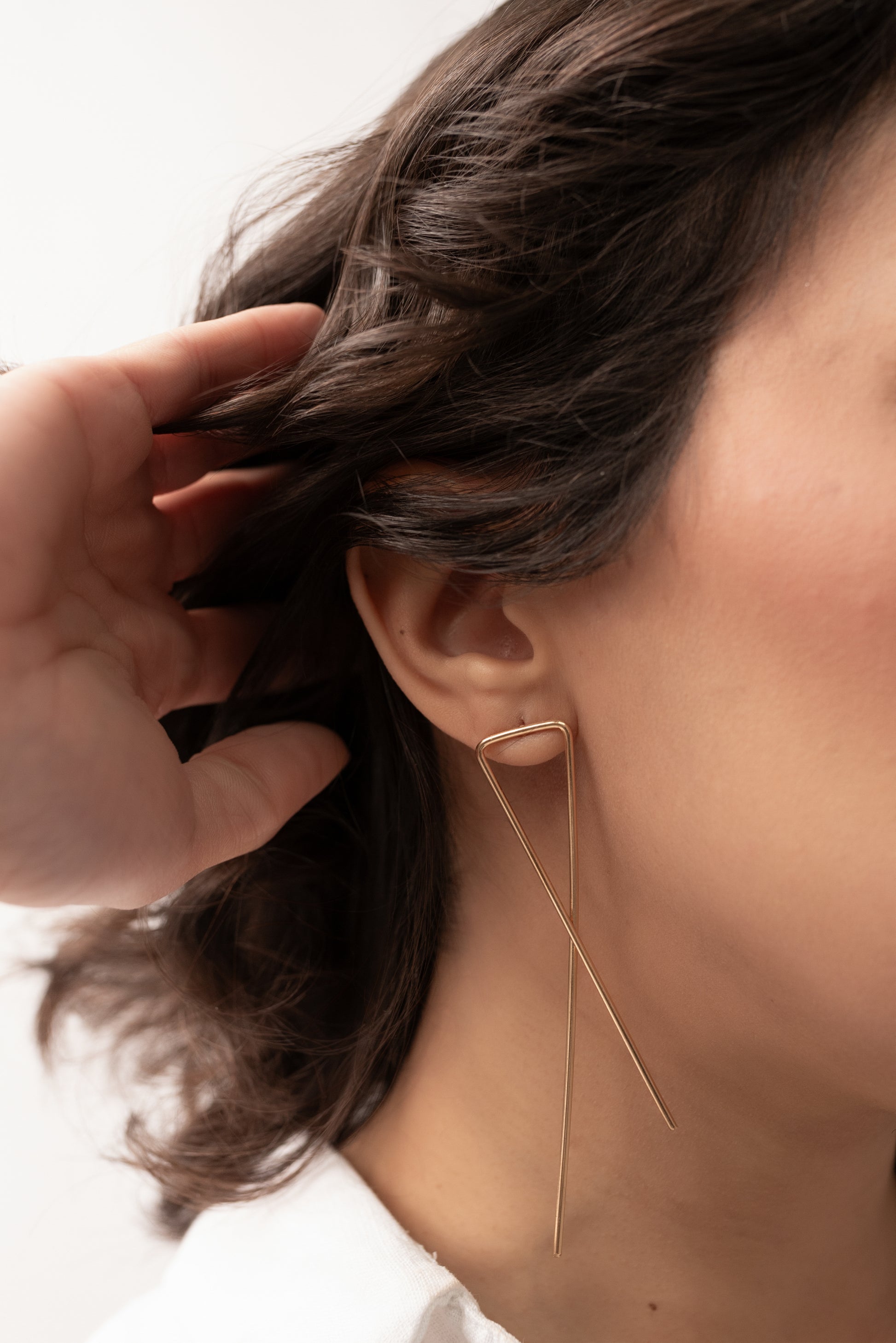 Brinco banho de ouro 18k Gesto Livre