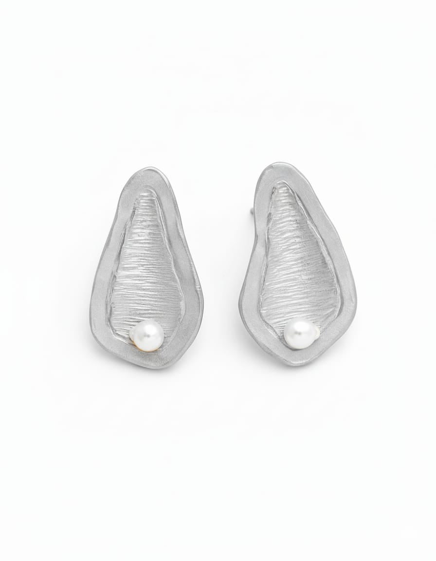 Brinco de concha assimétrica de prata 925