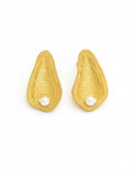 Brinco de concha assimétrica de prata 925 com banho de ouro 18k