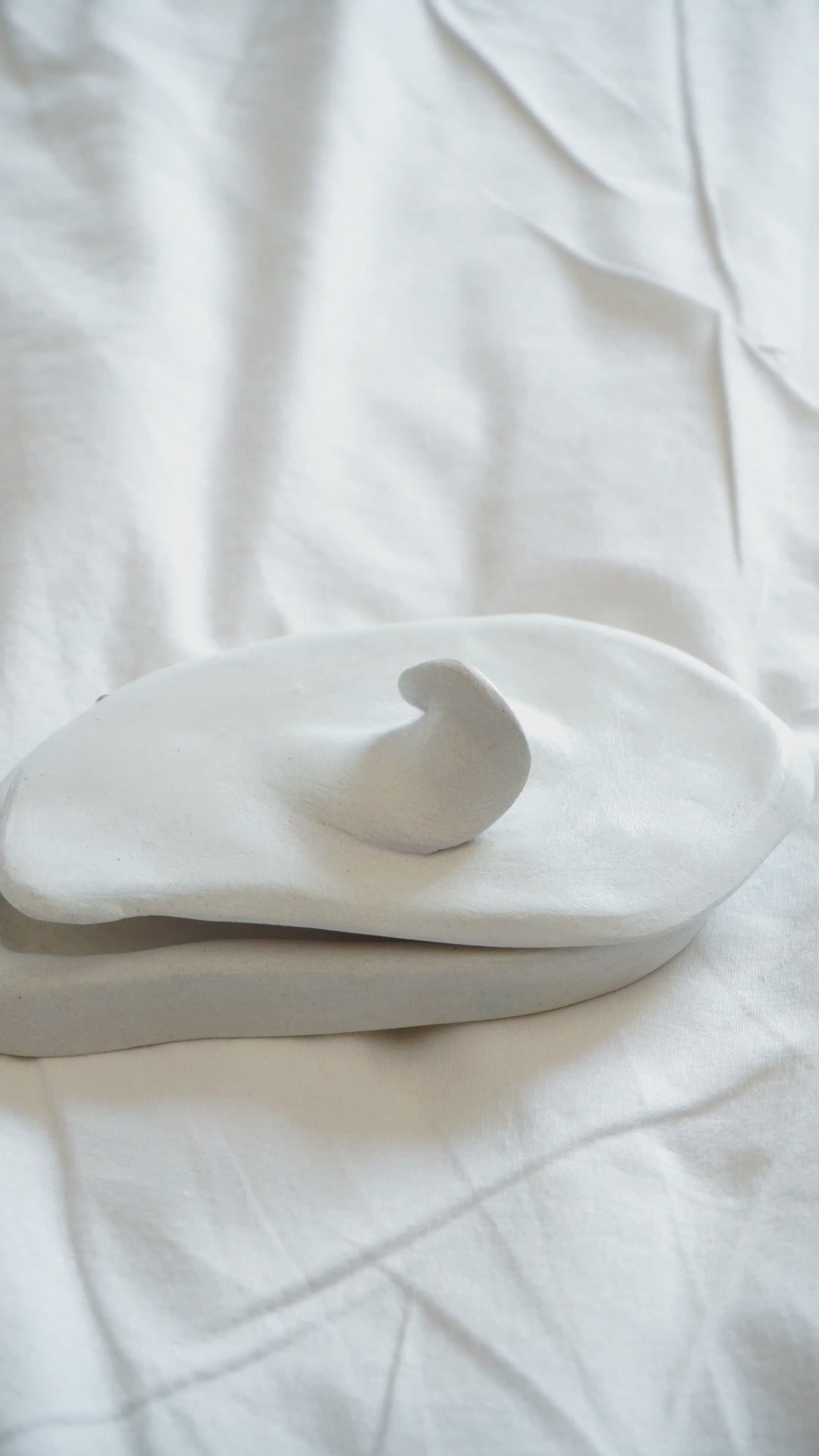 Brinco banho de ouro 18k Gesto Livre